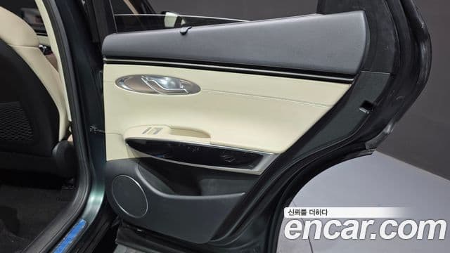 Genesis GV70 2021 — Photo 8/36