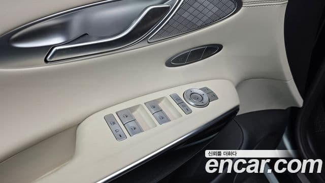 Genesis GV70 2021 — Photo 24/36