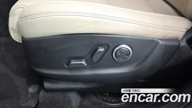 Genesis GV70 2021 — Photo 25/36
