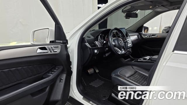 Mercedes-Benz GLE-Class 2018 — Photo 2/20