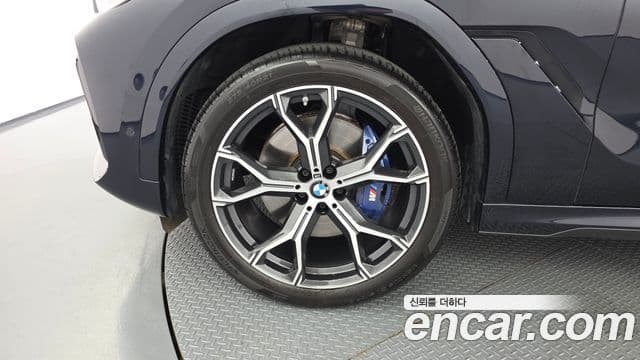 BMW X6 2023 — Photo 18/33