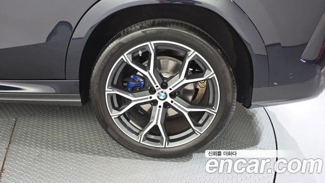 BMW X6 2023 — Photo 8/33
