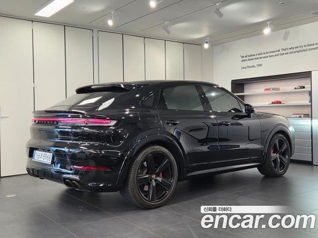 Porsche Cayenne 2025 — Photo 8/20