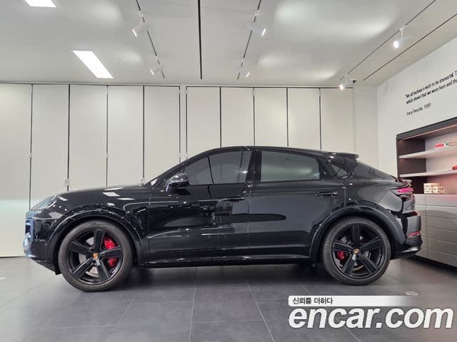 Porsche Cayenne 2025 — Photo 1/20