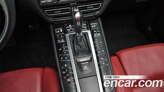 Porsche Macan 2021 — Фото 9/20