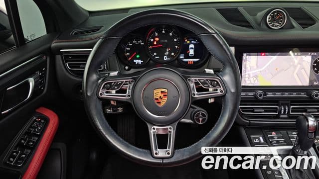 Porsche Macan 2021 — Фото 14/20