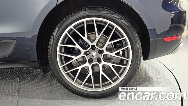 Porsche Macan 2021 — Photo 9/30