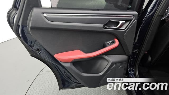 Porsche Macan 2021 — Photo 2/30
