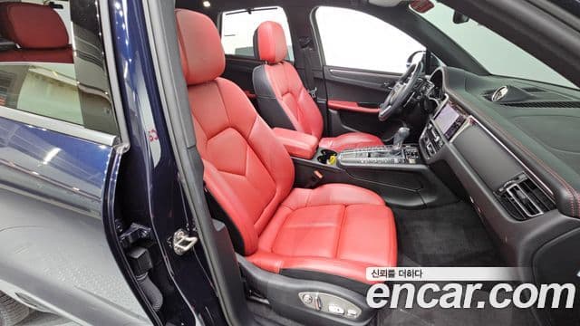 Porsche Macan 2021 — Photo 16/30