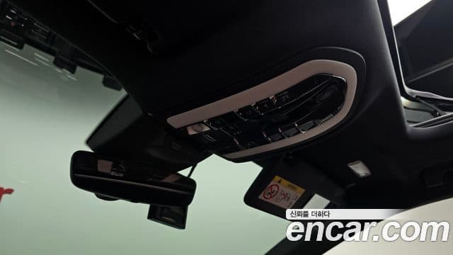 Porsche Macan 2021 — Photo 11/30