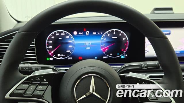Mercedes-Benz GLE-Class 2025 — Photo 13/19