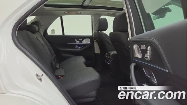 Mercedes-Benz GLE-Class 2025 — Photo 11/19