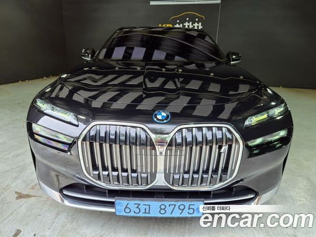 BMW i7 2022 — ფოტო 2/20