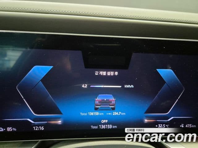 BMW i7 2022 — ფოტო 13/20