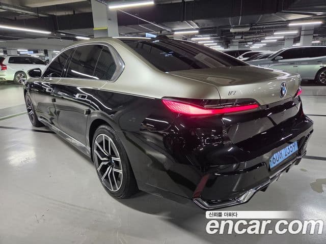 BMW i7 2024 — Photo 17/18