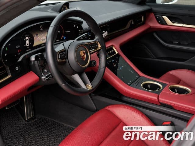 Porsche Taycan 2023 — ფოტო 8/20