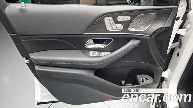 Mercedes-Benz GLE-Class 2023 — Photo 1/35