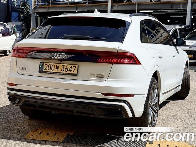 Audi Q8 2021 — Şəkil 11/20