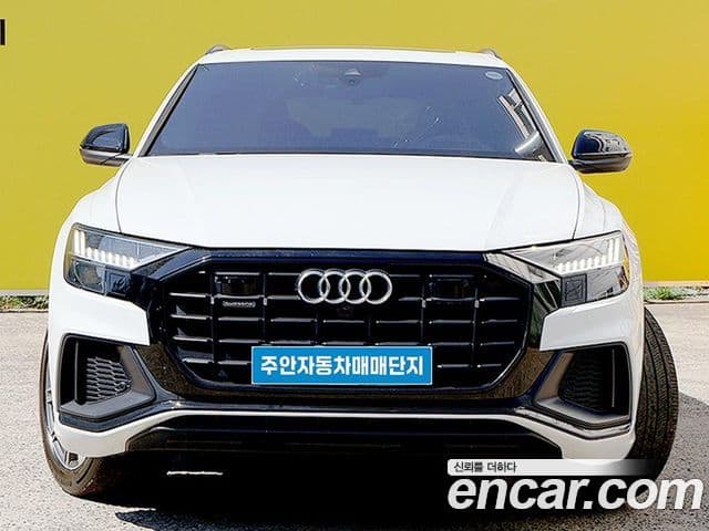 Audi Q8 2021 — Şəkil 16/20