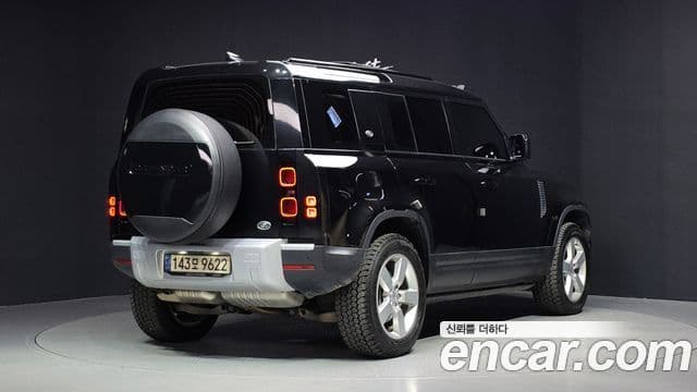 Land Rover Defender 2021 — Photo 20/33