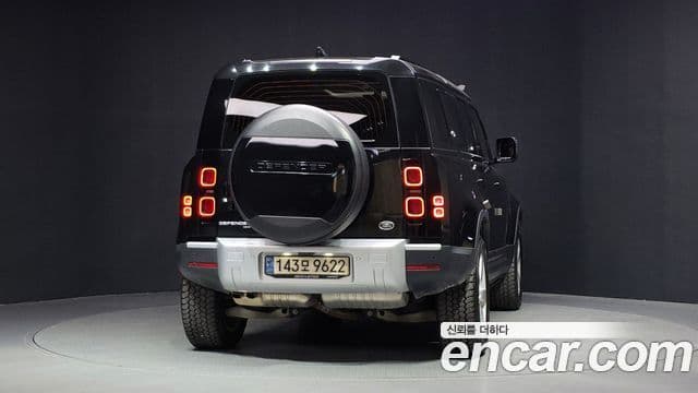 Land Rover Defender 2021 — Photo 33/33