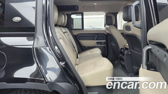 Land Rover Defender 2021 — Photo 8/33