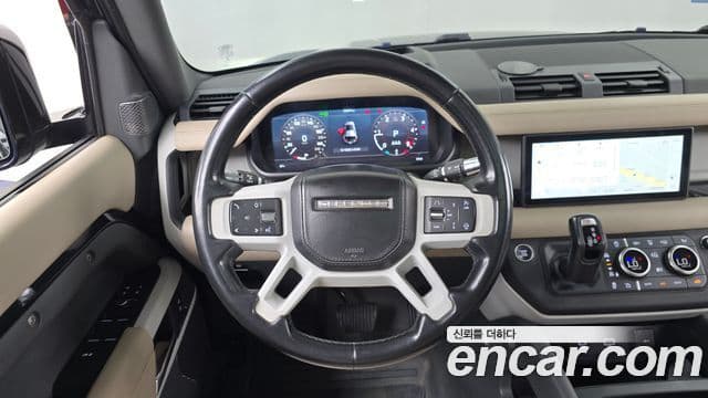 Land Rover Defender 2021 — Photo 11/33