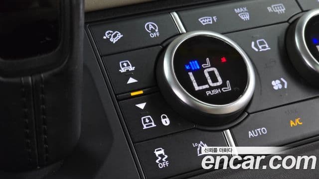 Land Rover Defender 2021 — Photo 9/33