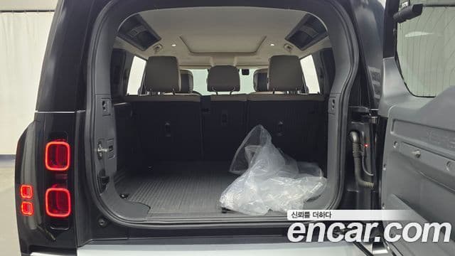 Land Rover Defender 2021 — Photo 10/33