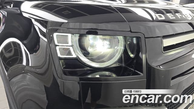 Land Rover Defender 2021 — Photo 17/33
