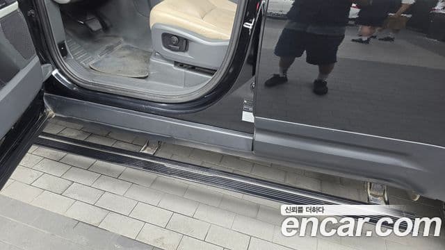 Land Rover Defender 2021 — Photo 18/33