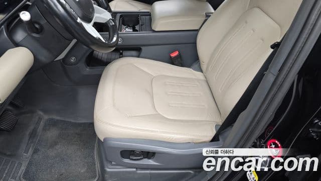 Land Rover Defender 2021 — Photo 19/33