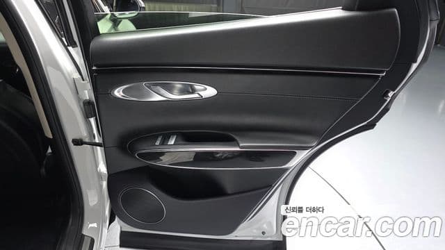 Genesis GV70 2022 — Şəkil 16/33