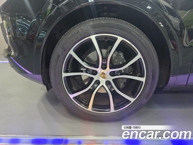 Porsche Cayenne 2023 — ფოტო 18/20