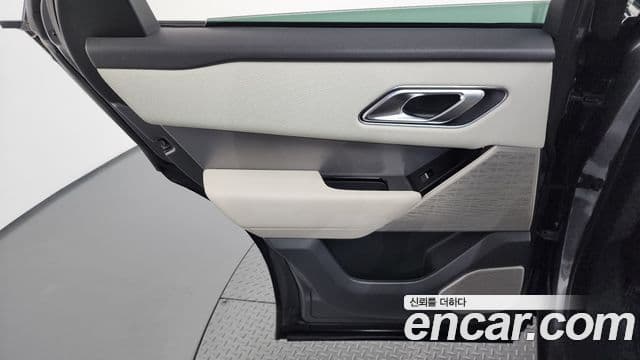 Land Rover Range Rover Velar 2019 — Şəkil 32/35