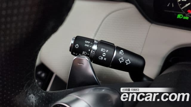 Land Rover Range Rover Velar 2019 — Şəkil 29/35