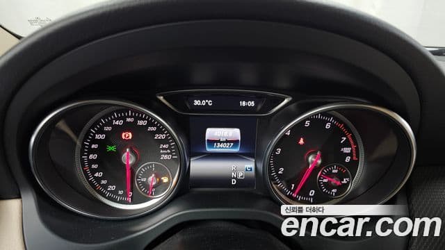 Mercedes-Benz GLA-Class 2019 — Photo 10/32