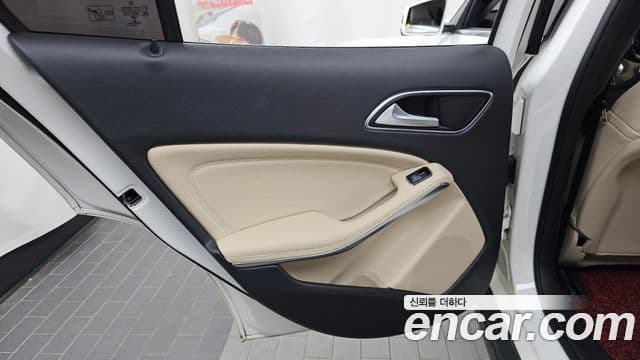Mercedes-Benz GLA-Class 2019 — Photo 21/32