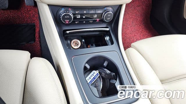 Mercedes-Benz GLA-Class 2019 — Photo 22/32