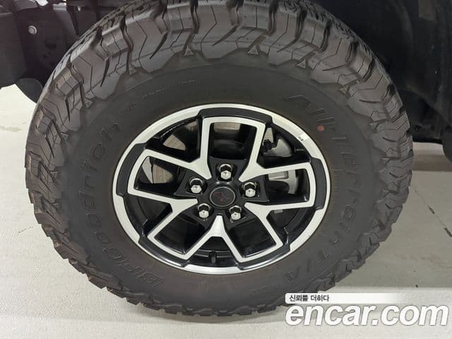 Jeep Wrangler 2025 — Şəkil 19/20