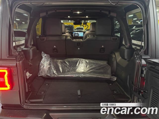 Jeep Wrangler 2025 — Şəkil 16/20