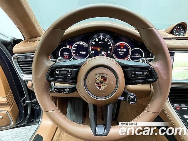 Porsche Panamera 2021 — Photo 2/20