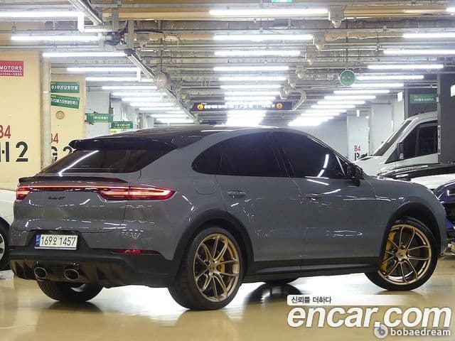 Porsche Cayenne 2022 — Photo 7/20