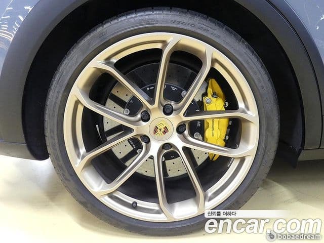 Porsche Cayenne 2022 — Photo 6/20