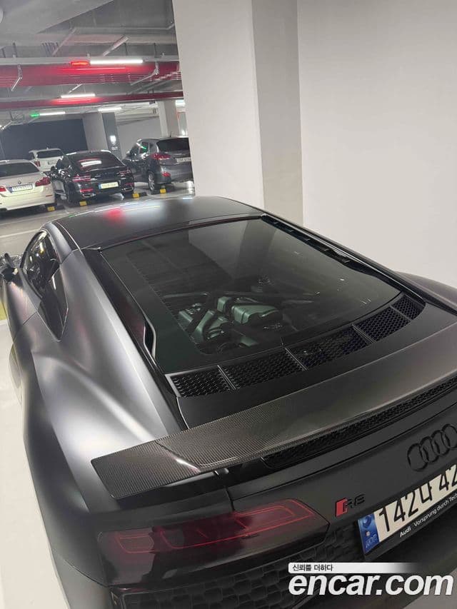 Audi R8 2021 — Photo 2/4