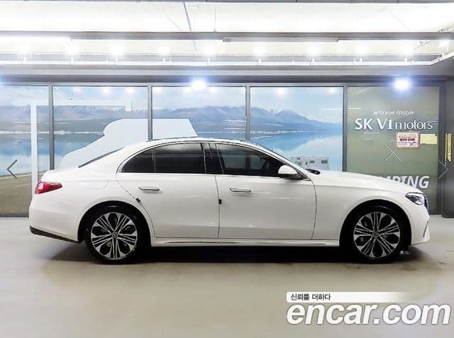Mercedes-Benz E-Class 2025 — Photo 18/20