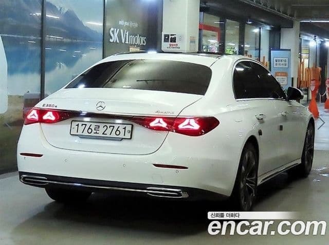 Mercedes-Benz E-Class 2025 — Photo 10/20