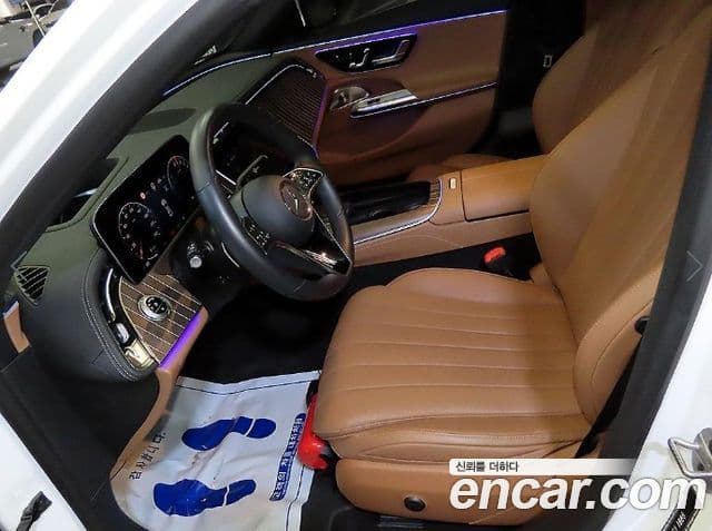 Mercedes-Benz E-Class 2025 — Photo 17/20