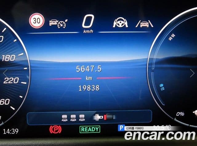 Mercedes-Benz E-Class 2025 — Photo 15/20