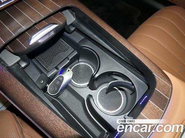 Mercedes-Benz E-Class 2025 — Photo 8/20